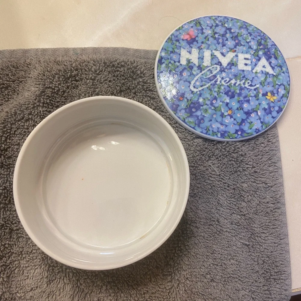 NIVEA CREME DISH WITH LID, MADE BY HUTSCHENREUTHER GERMANY